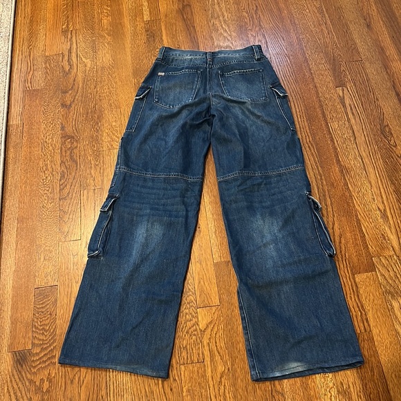 Alice + Olivia CAY BAGGY CARGO JEANS in Love Train - Picture 8 of 8